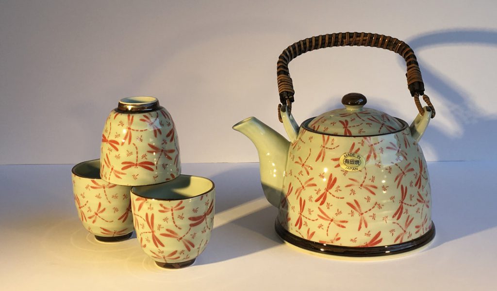 Teapots and complete services